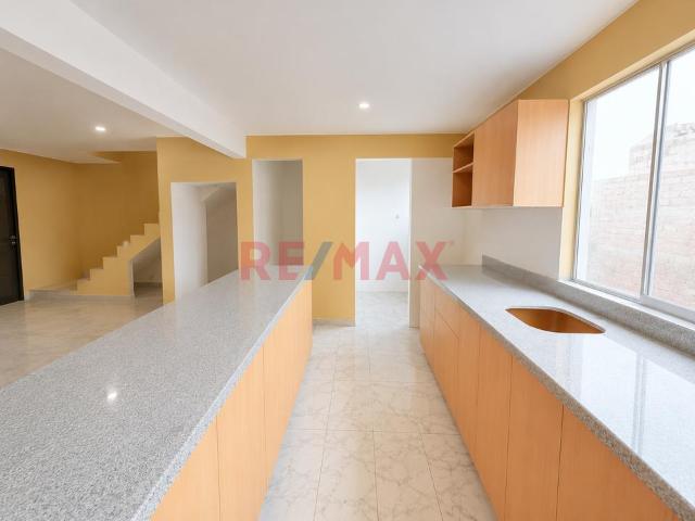 ¡Gran Oportunidad! Departamento Duplex En Urb Alpamayo Limite Con La Molina