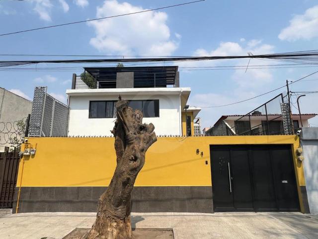 ?Gran Oportunidad en Azcapotzalco! Casa SOLA Amplia y con Excelente Ubicaci?n EN VENTA