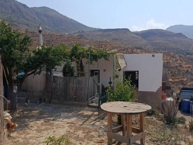 GRAN OPORTUNIDAD EN ALHAMA DE ALMERIA