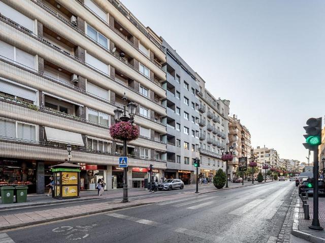 ¡GRAN OPORTUNIDAD EN EL CENTRO DE GRANADA!