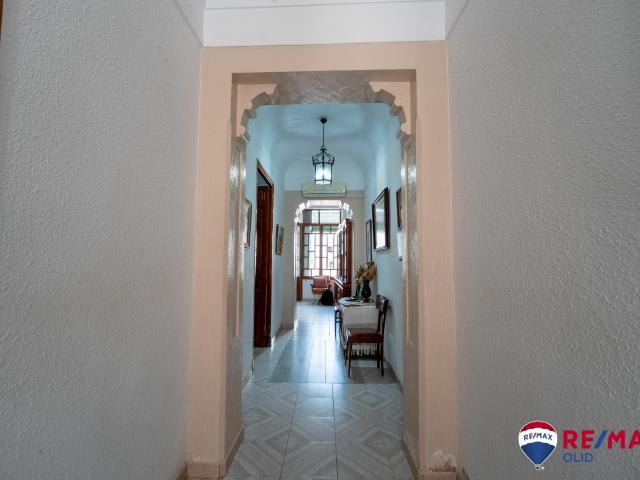 Excelente oportunidad en Guareña. Casa de 2 plantas con entradas independientes, 4 habitaciones y gran potencial!