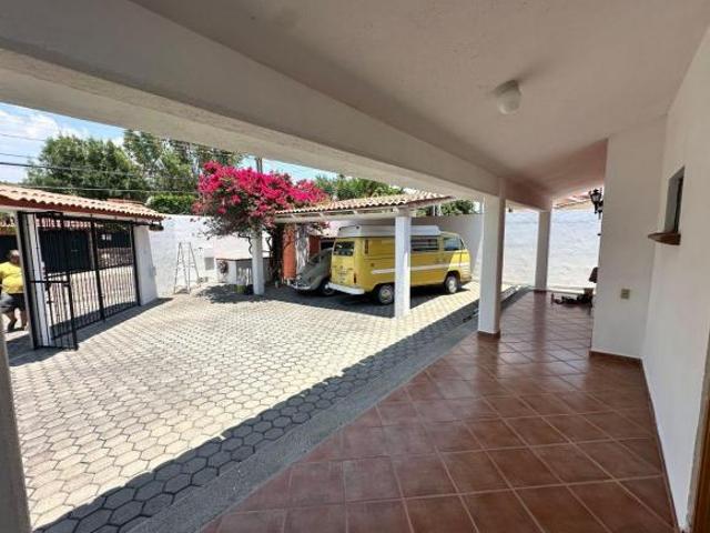 Gran oportunidad en Jurica: casa en privada, excelente estado y amplio terreno