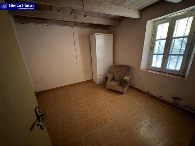 GRAN OPORTUNIDAD EN RELIEGOS – VIVIENDA CON NAVE Y AMPLIO PATIO