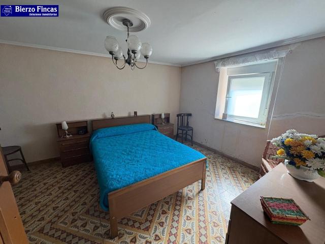 SE VENDE PROPIEDAD CON PARCELA EN VILLANUEVA DE LAS MANZANAS