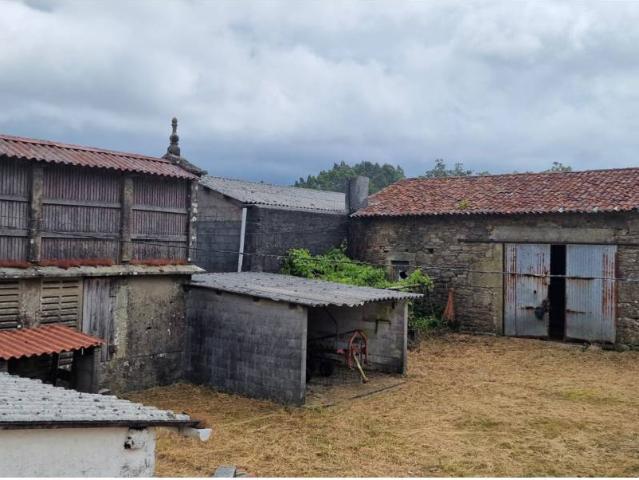 ¡Gran oportunidad en una aldea cercana a Santiago de Compostela!