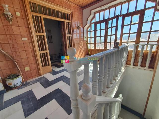 Gran oportunidad, local comercial y amplio piso en venta en. 348m² Almanzora