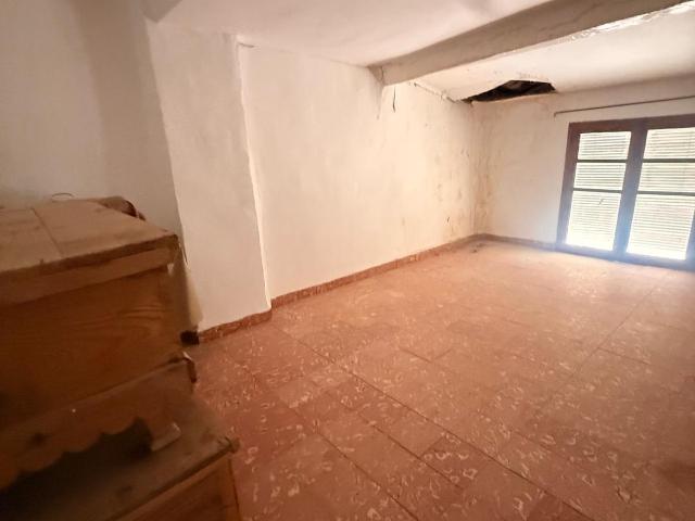 ¡GRAN OPORTUNIDAD! PISO DE PUEBLO TRES ALTURAS