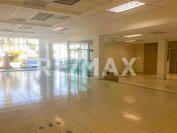 Gran Oportunidad: 215 m2 de Locales en Renta en Plaza DD1000 sobre Av. Domingo Diez, Cuernavaca