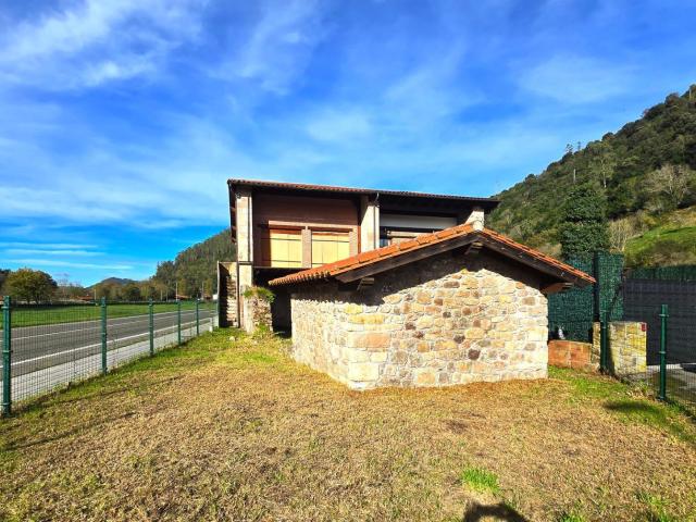 Gran Casona con personalidad rural, se puede dividir en dos viviendas