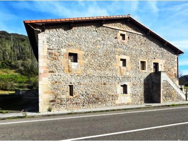 Gran Casona con personalidad rural, se puede dividir en dos viviendas