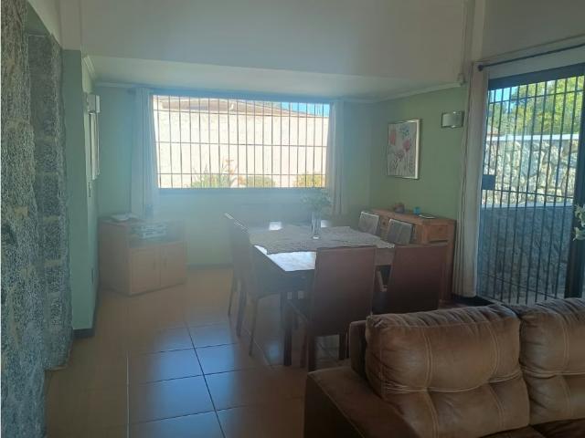 Gran casa, 4 dormitorios, 3 baños, gran living comedor. 4 dormitorios por 560000. 00 en Algarrobo