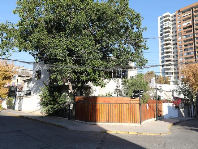 Gran casa comercial en el corazón de ñuñoa metro irarrázaval