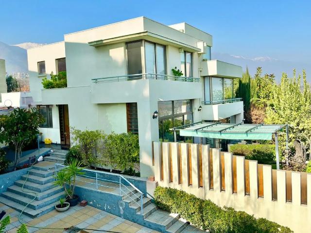 Gran casa con espectacular vista al valle