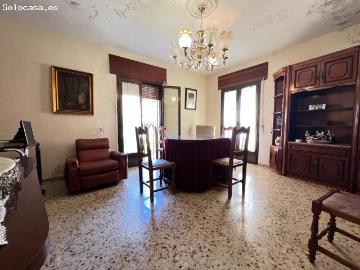 Gran casa con garaje y Local en Plaza Santa Marina