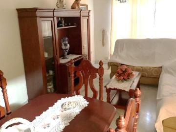 Gran casa con garajes y local comercial