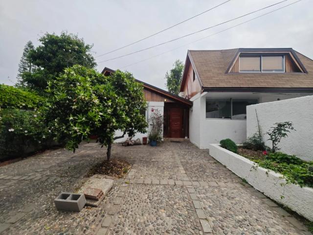 Gran casa, con hermosos espacios y piscina