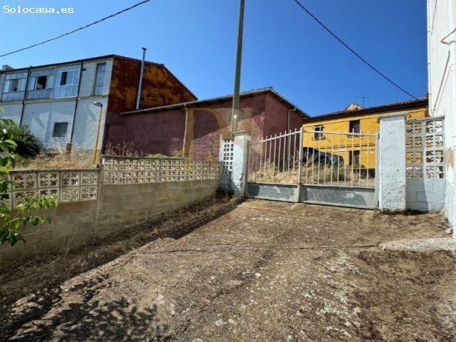 Gran casa con parcela de 1200 metros a escasos minutos de león