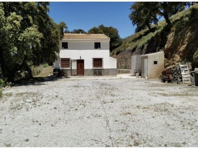 Gran casa con parcela y piscina en Alhama de Granada
