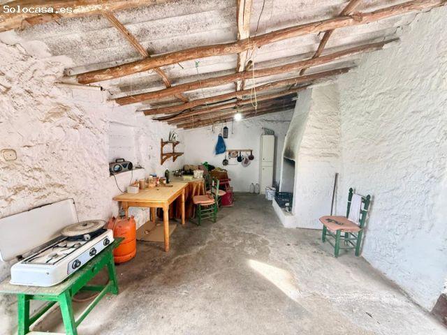 Gran casa con patio en Jayena