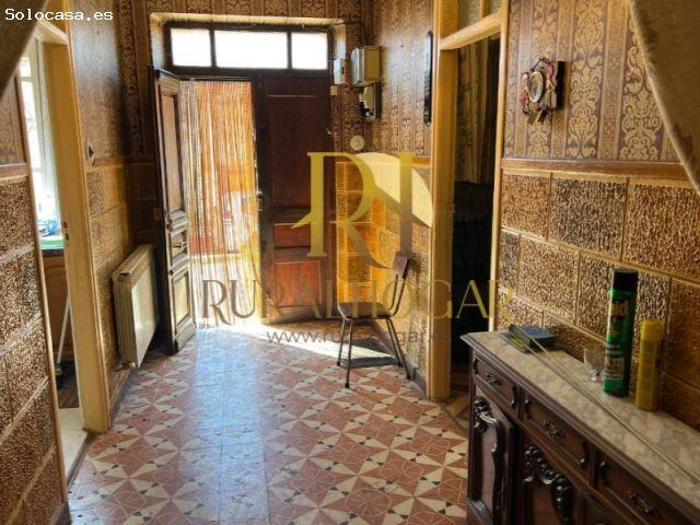Gran casa con patio en La Valcueva, Montaña Central