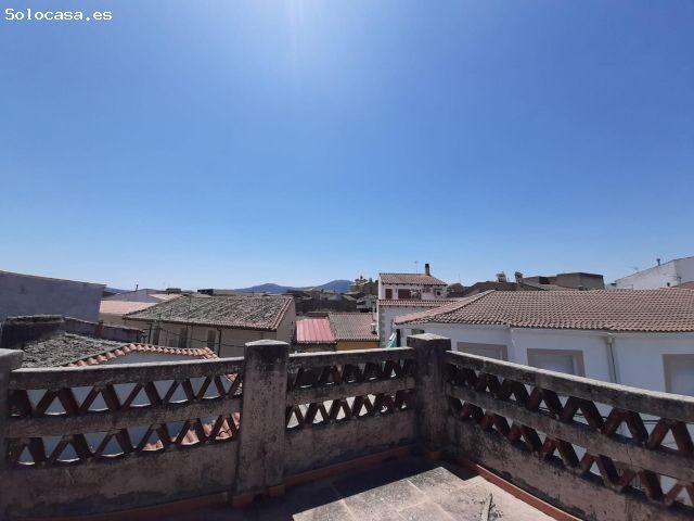 Gran casa con patio y pozo en Valdefuentes