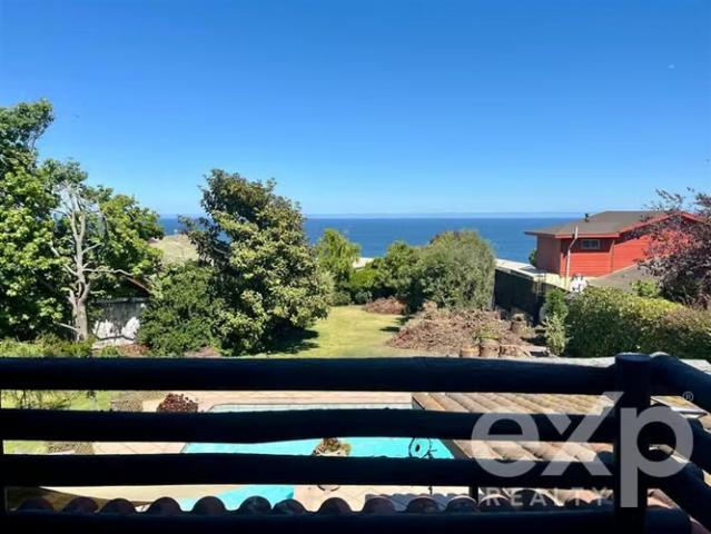 Gran casa con vista, amplitud y potencial único en Reñaca | 4 dormitorios por 38341.00 en Viña del Mar