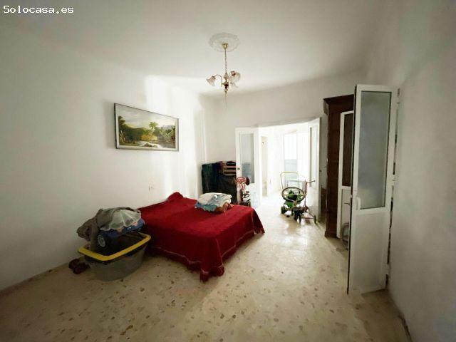 Gran casa con 17 habitaciones y amplio patio en pleno centro de Alcalá de los Gazules