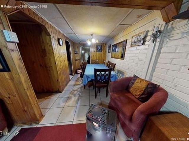 Gran casa con 2 espacios para local comercial