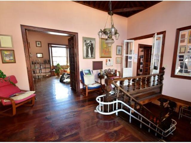 Gran Casa Canaria en el Centro de La Laguna con Garaje