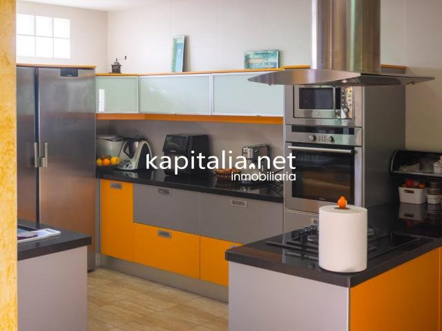 GRAN CASA A LA VENTA EN BOCAIRENT