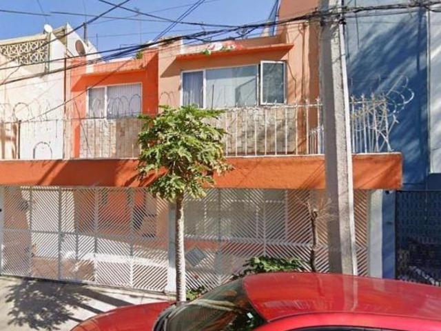 ¡Gran Casa Adjudicada! ¡En Remate Bancario, Cesión Ante Notario!