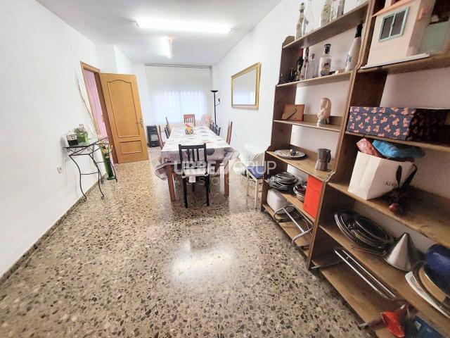 GRAN CASA AL ROC BLANC DE TERRASSA CON 5 HABITACIONES, PARA UNA GRAN FAMILIA
