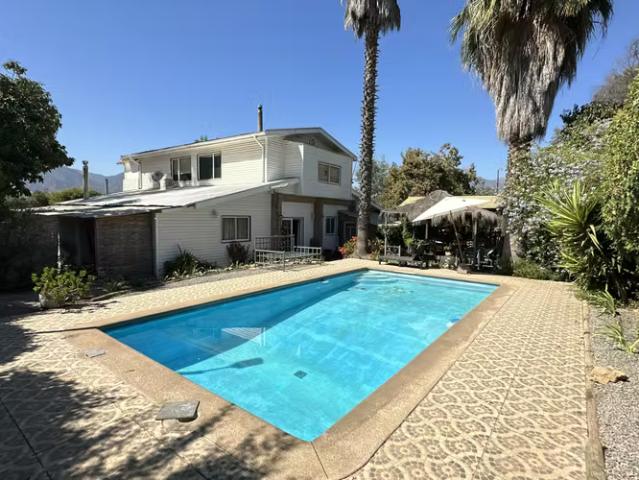 Gran casa de 394 m2 con 6d y 5b en olmue central | 6 dormitorios por 11000.00 en Olmué