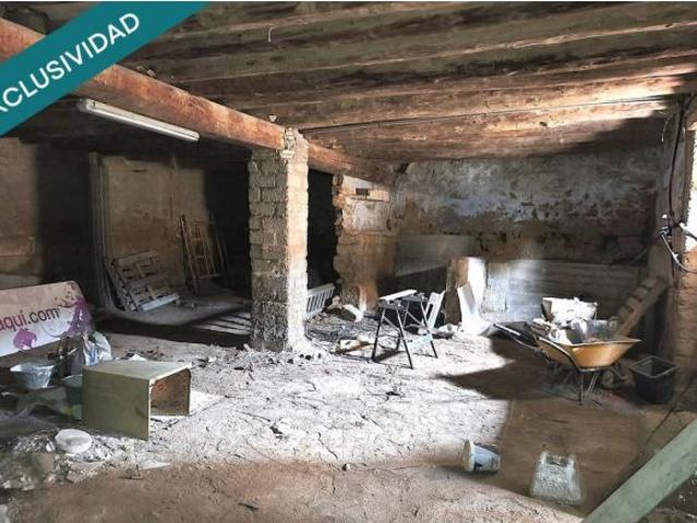 Gran casa de 660 m² en Barbués con corral/jardín privado: amplitud, reformas ya hechas y espacio ext