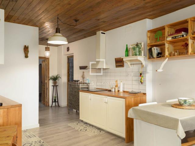 Gran casa de pueblo situada en el casco antiguo de una peque. 690m² Sant Esteve d'En Bas