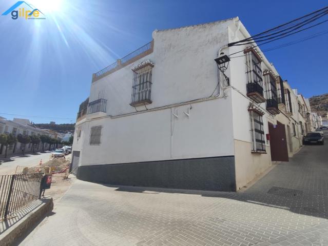 GRAN CASA EN ESTEPA EN UNA MUY BUENA ZONA