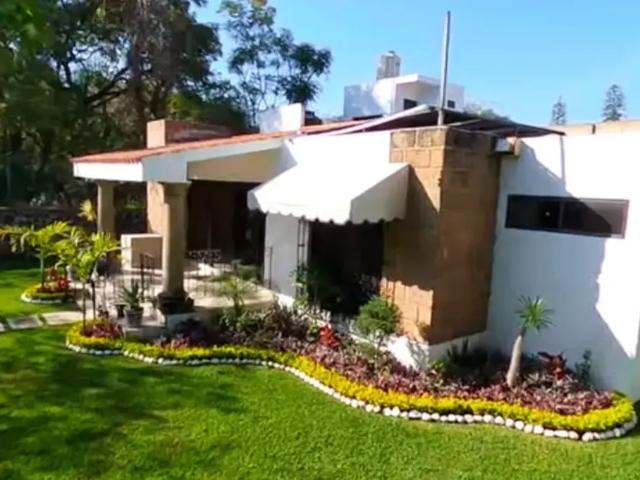 GRAN CASA EN LAS FINCAS