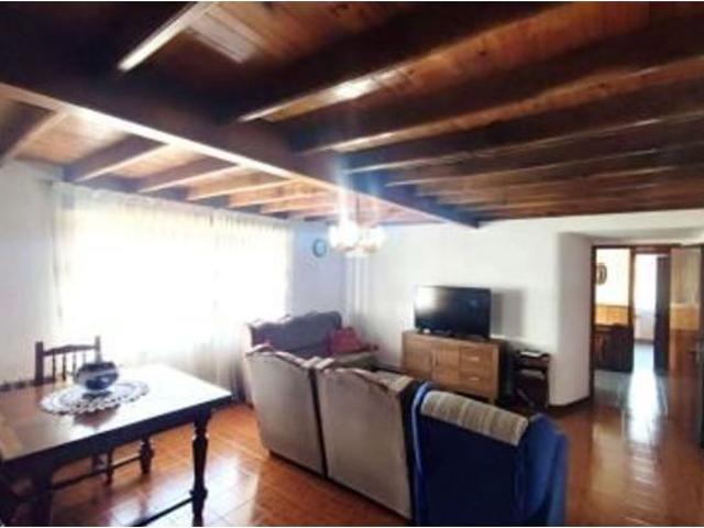 GRAN CASA EN TAPIA DE CASARIEGO CON UN SINFÍN DE POSIBILIDADES