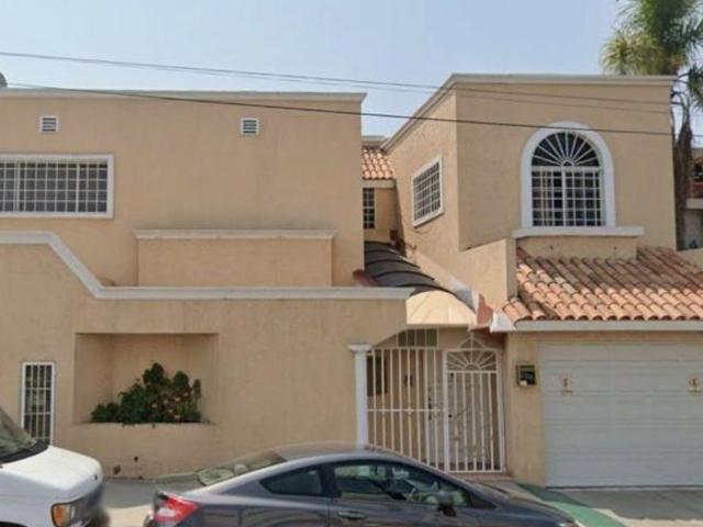GRAN CASA EN VENTA CERCA DE LA GARITA Y DE LA FRONTERA. CERCANO A MAR Y FRENTE A ESCUELA!