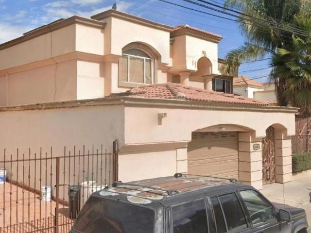 GRAN CASA EN VENTA JUNTO AL AEROPUERTO INTERNACIONAL DE TIJUANA Y LA FRONTERA CON ESTADOS UNIDOS!