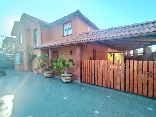 GRAN CASA ESQUINA EN CIUDAD DE LOS VALLES