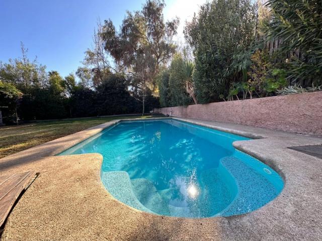 CASA 4D, 2 EN SUITE MAS SERVICIOS/ O NORTE / NO PERIMETRAL