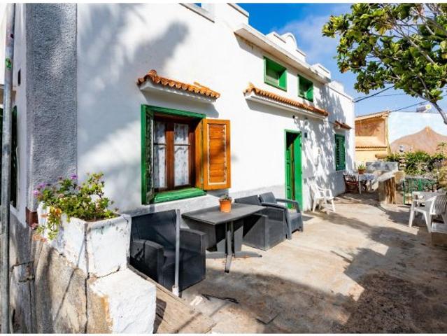 Gran Casa Familiar con Jardín y Luz Natural en Tejina de Isora – Espacio, Tranquilidad y Vistas