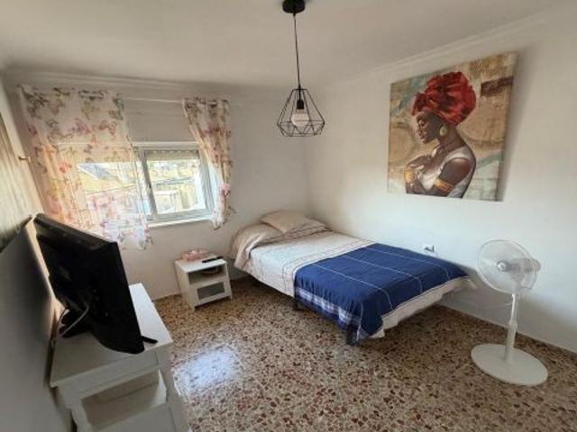 GRAN CASA INDEPENDIENTE EN LA MILAGROSA 260m2