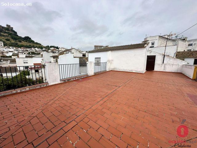 GRAN CASA JUNTO AL AYUNTAMIENTO DE ALMODÓVAR DEL RÍO VISTAS AL CASTILLO
