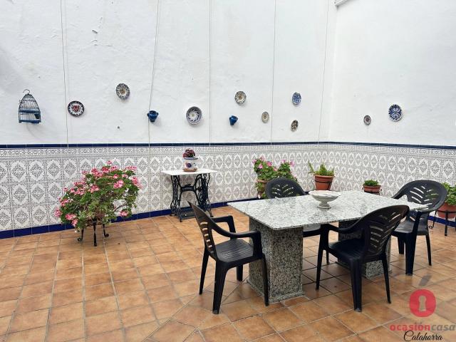 GRAN CASA JUNTO AL AYUNTAMIENTO DE ALMODÓVAR DEL RÍO VISTAS AL CASTILLO