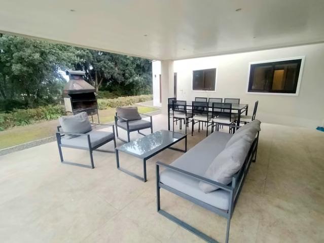 Gran casa moderna con piscina, tinaja y cancha de futbol | 6 dormitorios por 8490.00 en Las Cabras