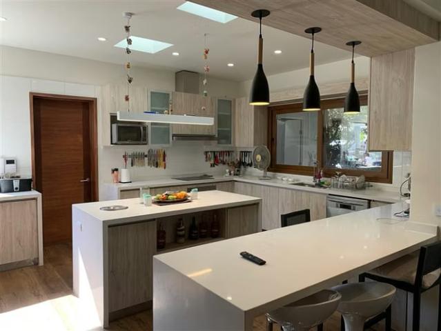 Gran casa moderna en terreno de 1300 metro en Chicureo | 5 dormitorios por 17800.00 en Colina