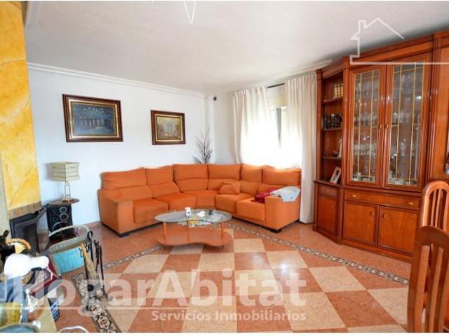 GRAN CHALET URBANO CON BARBACOA, PISCINA Y GARAJE