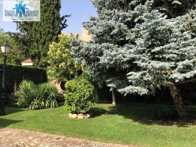 GRAN CHALET CARRETERA JAEN